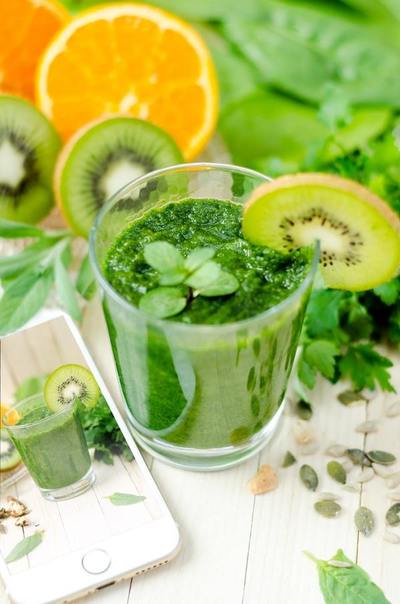 Aragula and kiwi juice recipe